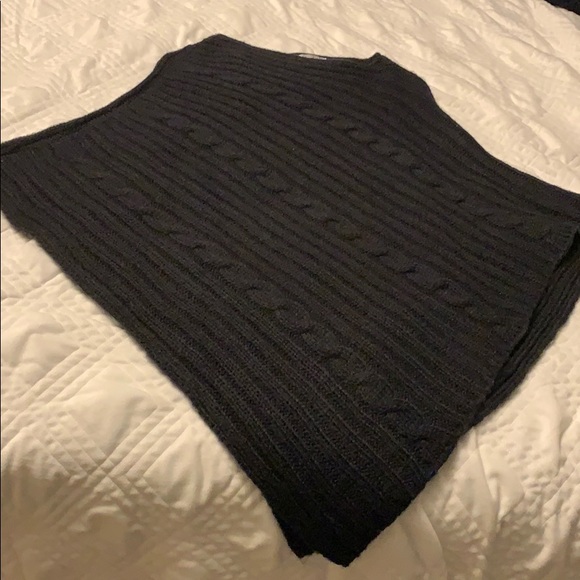 Black cable knit poncho - Picture 2 of 3